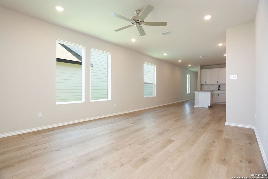 Spacious, unfurnished interior of a new home in Fairway Crossing 40s, San Antonio (Image 34).
