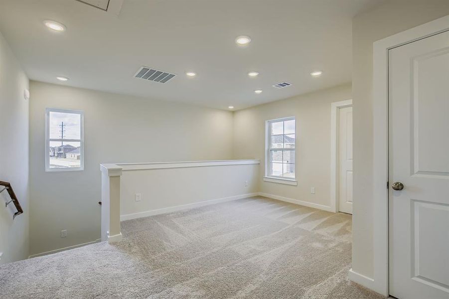 Spacious, unfurnished interior of a new home in Ambergrove, Royse City (Image 27).