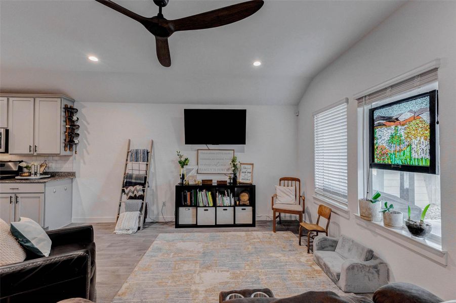 Furnished interior view inside a new home in Tamarron, Fulshear (Image 39). Furnished interior view inside a new home in Tamarron, Fulshear (Image 39).