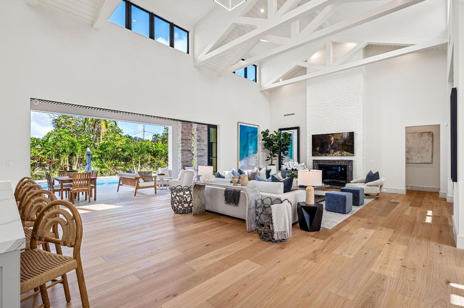 mls_LIVING_RIGHT_WIDE