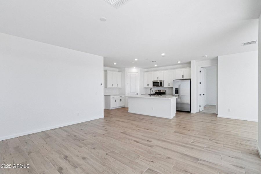 7-web-or-mls-W Bajada Rd-S1810-007