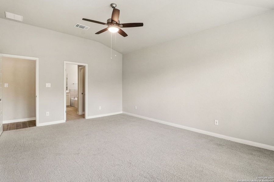 Spacious, unfurnished interior of a new home in Fox Falls, Boerne (Image 18).