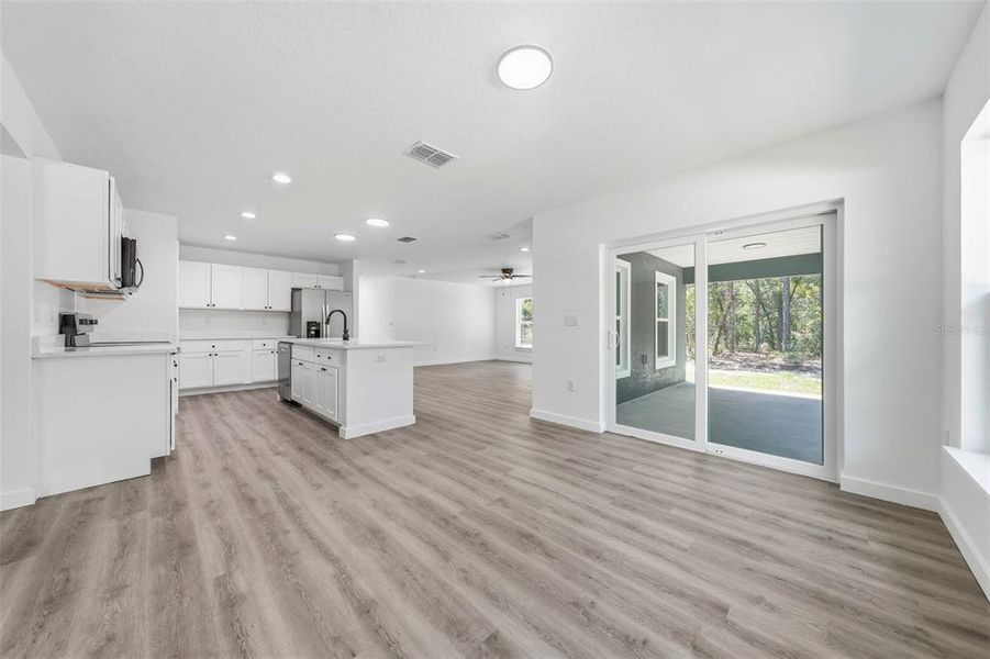 Spacious, unfurnished interior of a new home in , Dunnellon (Image 22).