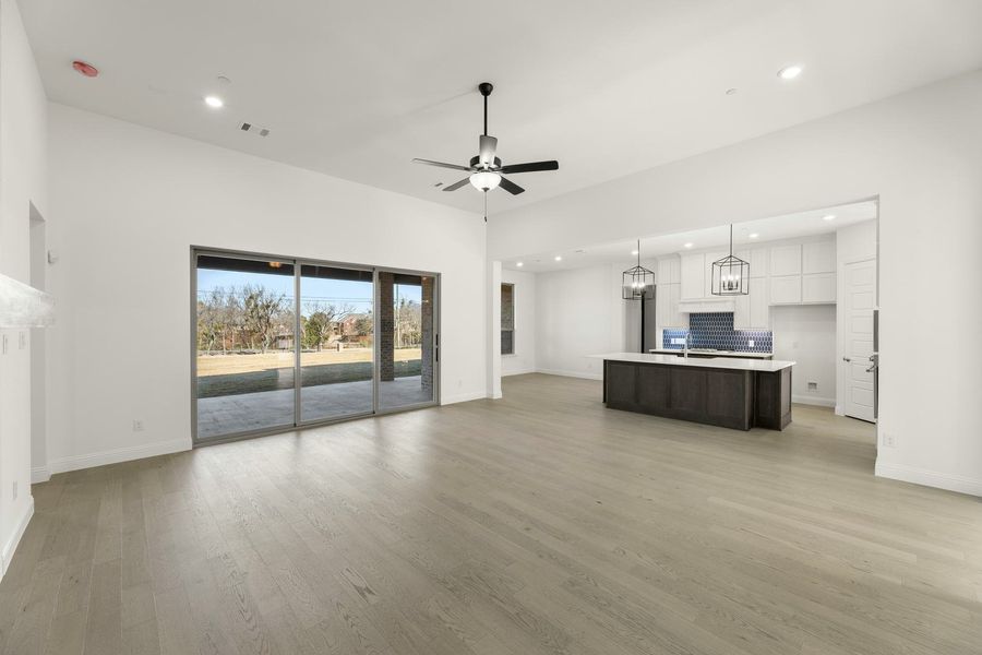 Spacious, unfurnished interior of a new home in Las Brisas at Stoney Creek, Sunnyvale (Image 24). Spacious, unfurnished interior of a new home in Las Brisas at Stoney Creek, Sunnyvale (Image 24).