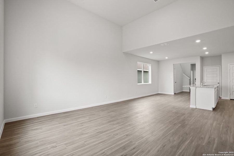 Spacious, unfurnished interior of a new home in Dauer Ranch, New Braunfels (Image 15). Spacious, unfurnished interior of a new home in Dauer Ranch, New Braunfels (Image 15).