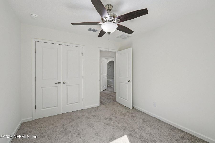 Spacious, unfurnished interior of a new home in , Middleburg (Image 49).