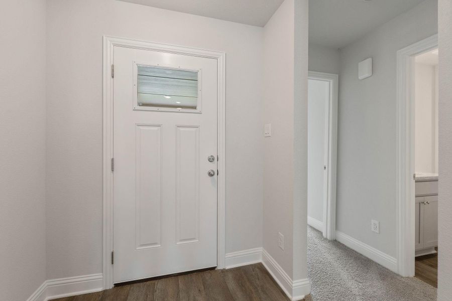 Spacious, unfurnished interior of a new home in Grand Oaks Reserve, Cleveland (Image 19).