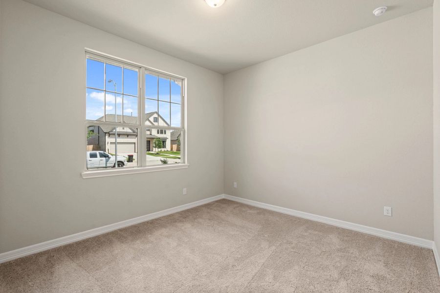 Spacious, unfurnished interior of a new home in Sunterra Lakes, Brookshire (Image 14).