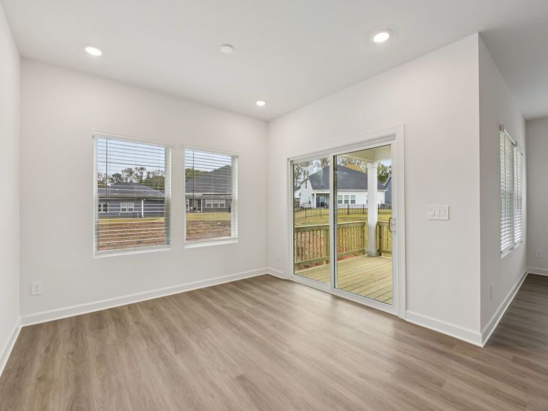 Spacious, unfurnished interior of a new home in Brighton Springs, York (Image 14).