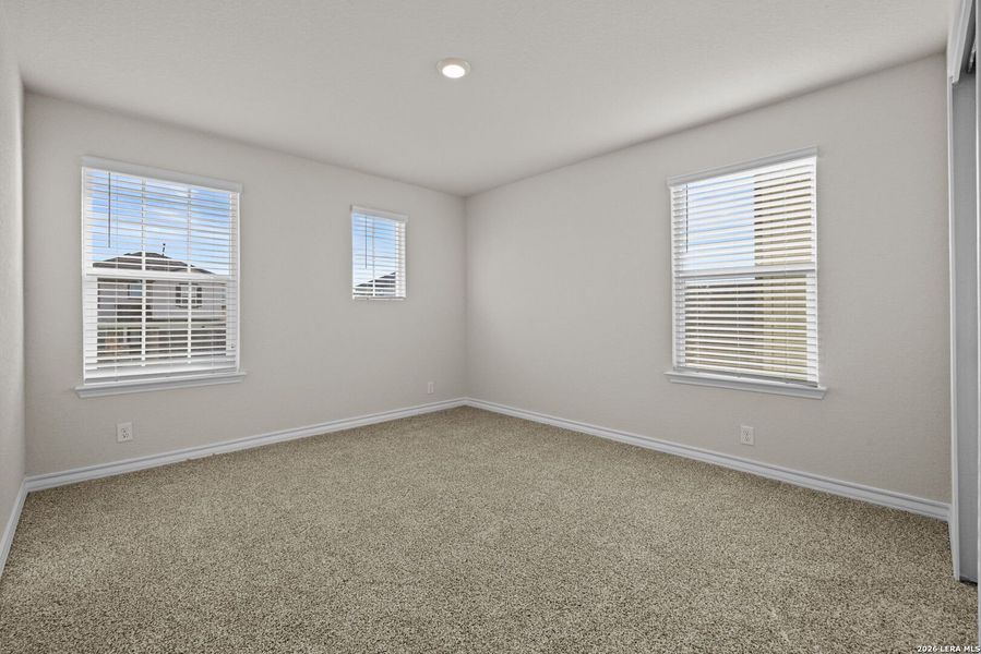 Spacious, unfurnished interior of a new home in Stonehill, San Antonio (Image 15).