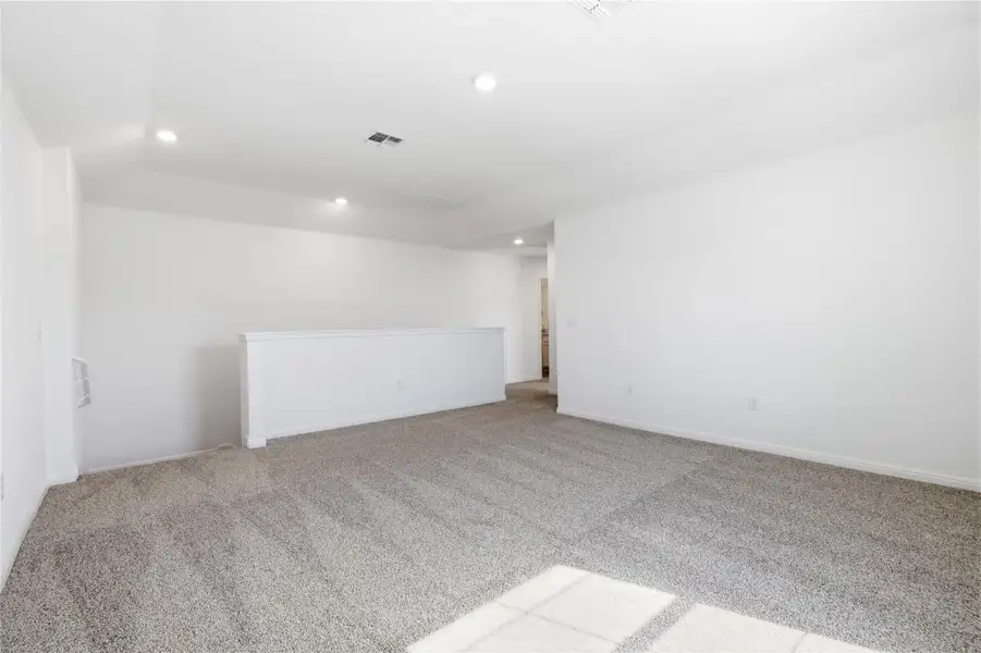 Spacious, unfurnished interior of a new home in Rosenbusch Ranch, Leander (Image 10).