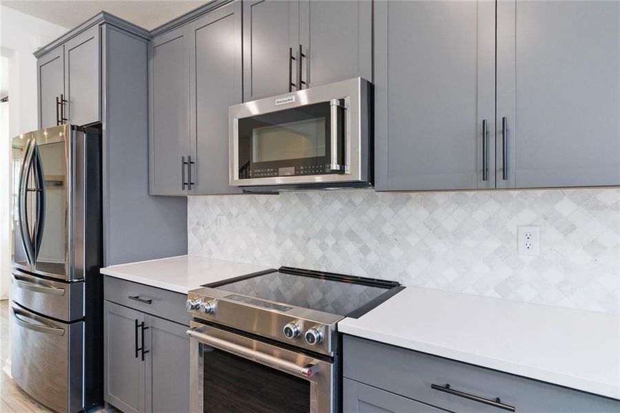 Upgraded Kitchen Aid Appliances complete with Microwave Air-Fryer