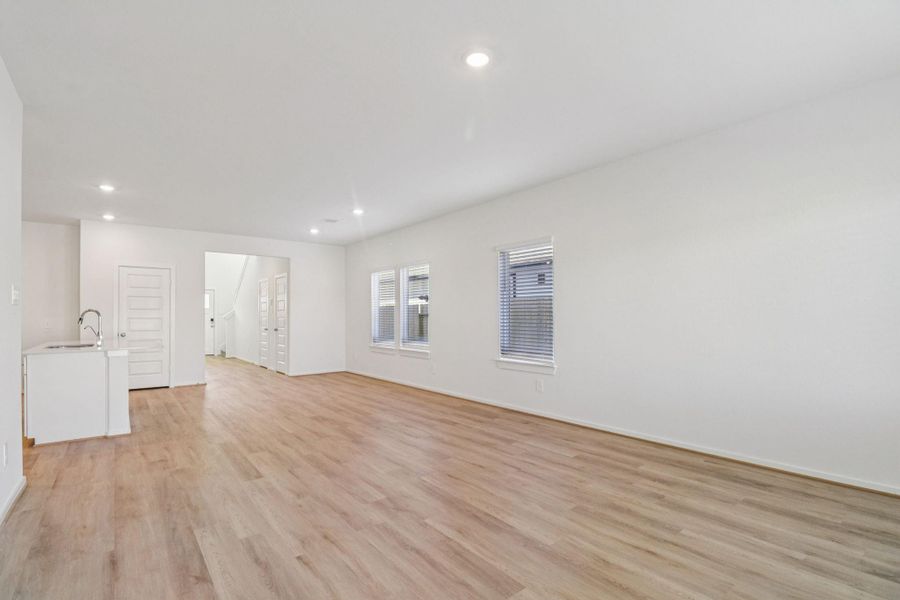 Spacious, unfurnished interior of a new home in Sundance Cove - Traditional Series, Crosby (Image 31).
