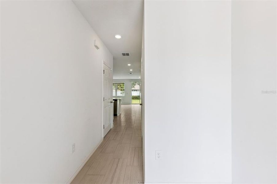Spacious, unfurnished interior of a new home in , Orlando (Image 15).