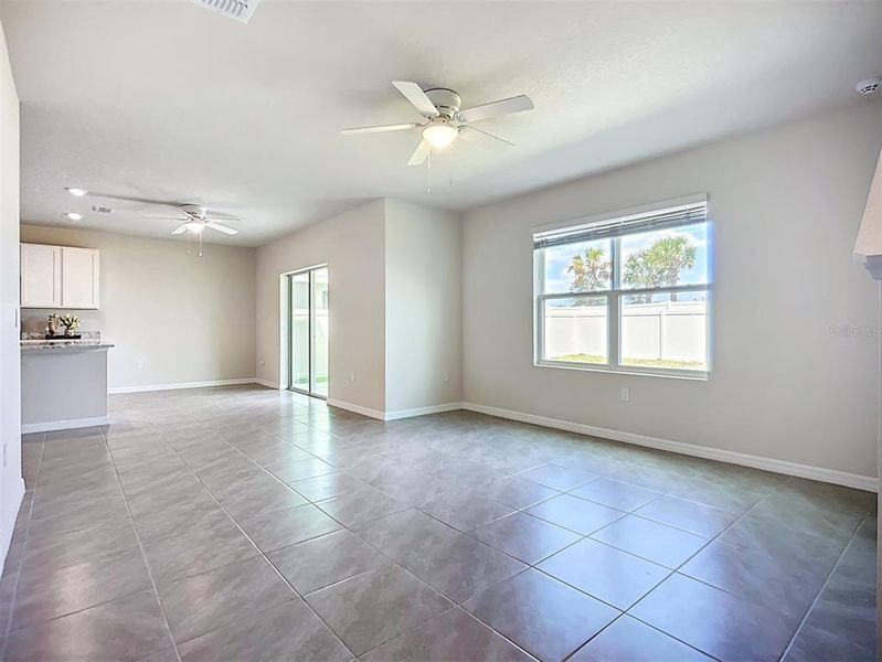 Spacious, unfurnished interior of a new home in Solera at Lakewood Ranch, Bradenton (Image 6).