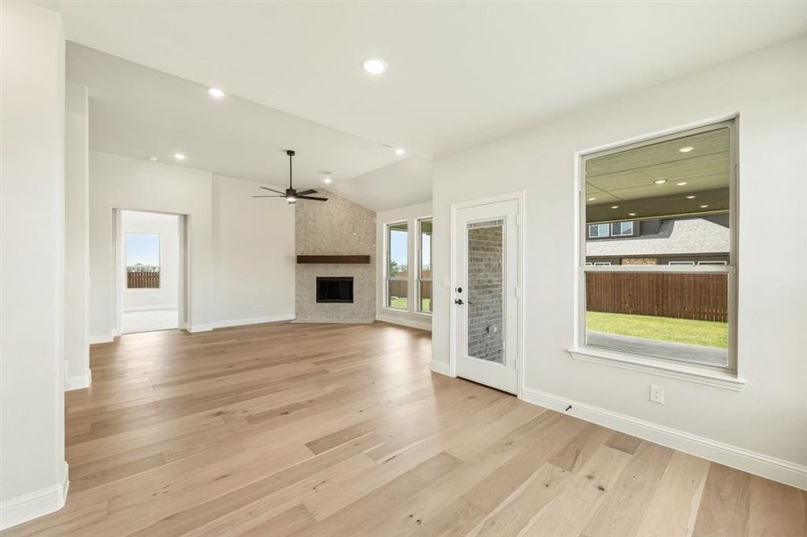 Spacious, unfurnished interior of a new home in The Oasis at North Grove 75-80, Waxahachie (Image 29). Spacious, unfurnished interior of a new home in The Oasis at North Grove 75-80, Waxahachie (Image 29).