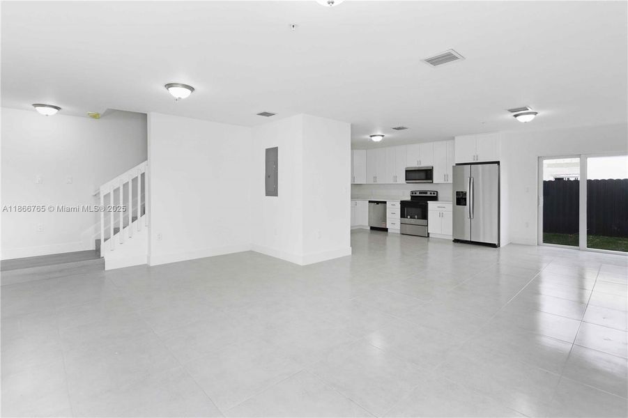Spacious, unfurnished interior of a new home in , Miami (Image 13).