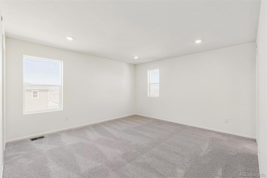 Spacious, unfurnished interior of a new home in Turnberry Villas, Commerce City (Image 18).