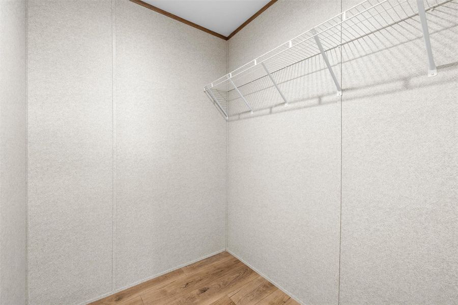 Spacious, unfurnished interior of a new home in , Navasota (Image 9).