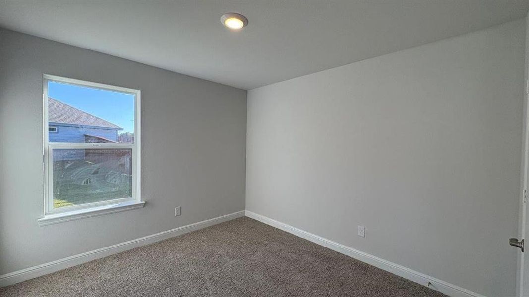 Spacious, unfurnished interior of a new home in Sandstone Estates, Granbury (Image 15).