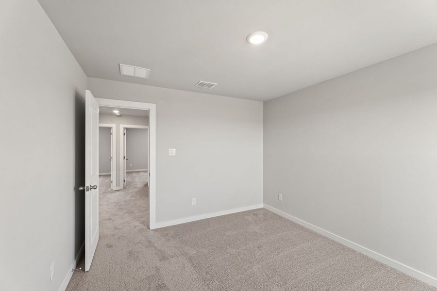 Spacious, unfurnished interior of a new home in Highland Ridge, New Braunfels (Image 33).