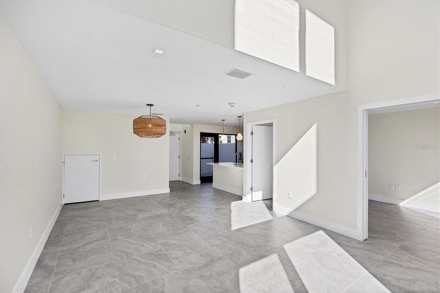 Spacious, unfurnished interior of a new home in , Sarasota (Image 23).