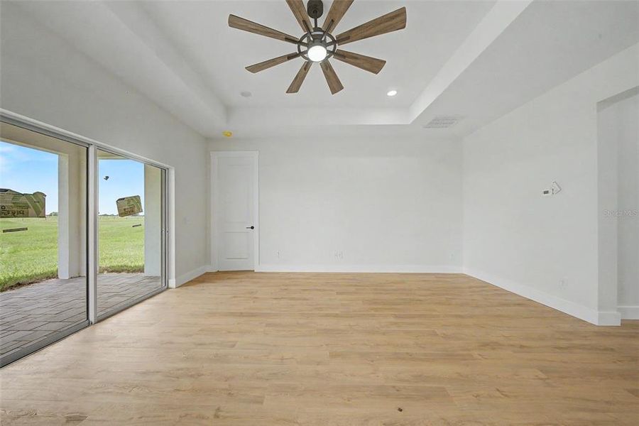 Spacious, unfurnished interior of a new home in , Sebring (Image 49).