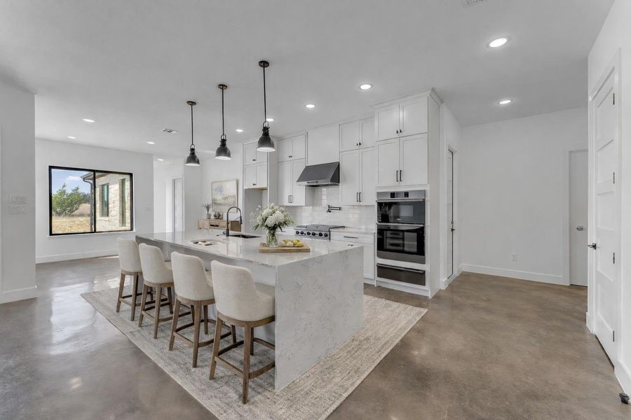 Image has been virtually staged. Items shown are digital enhancements