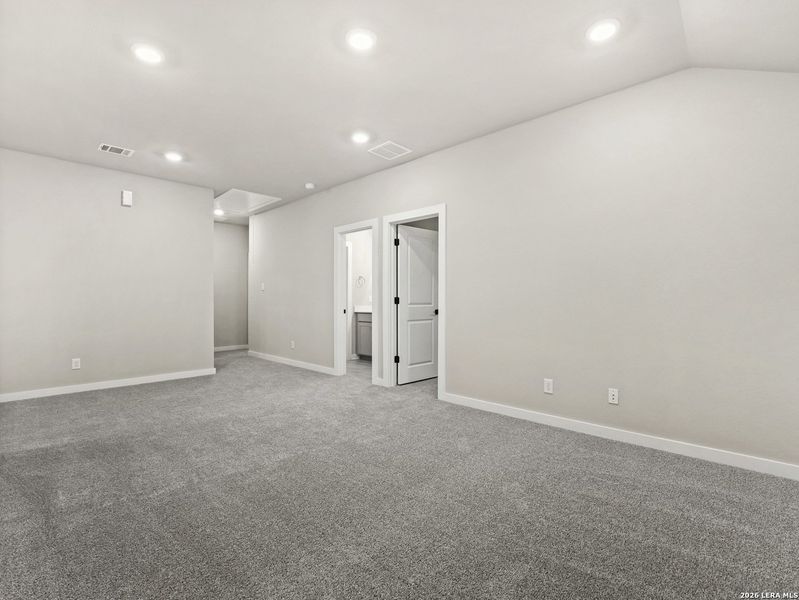 Spacious, unfurnished interior of a new home in Saddle Creek Ranch, Cibolo (Image 19).