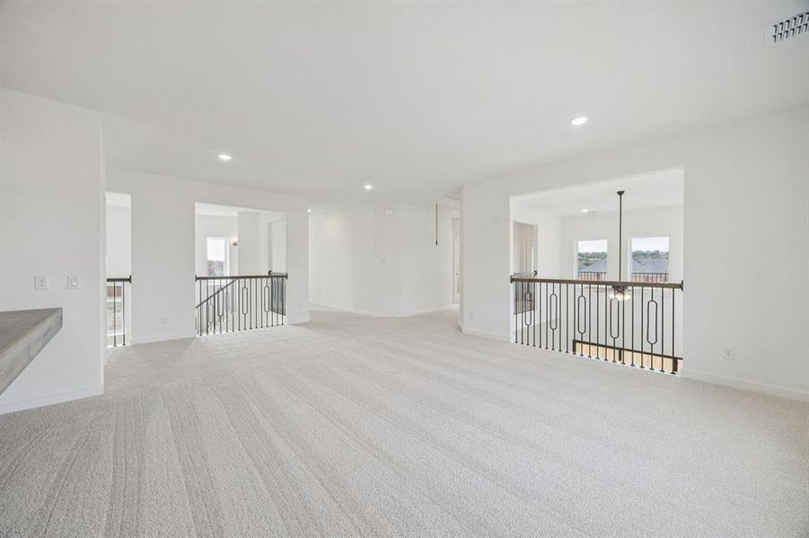 Spacious, unfurnished interior of a new home in Rio Vista at Kelly Ranch, Aledo (Image 10).