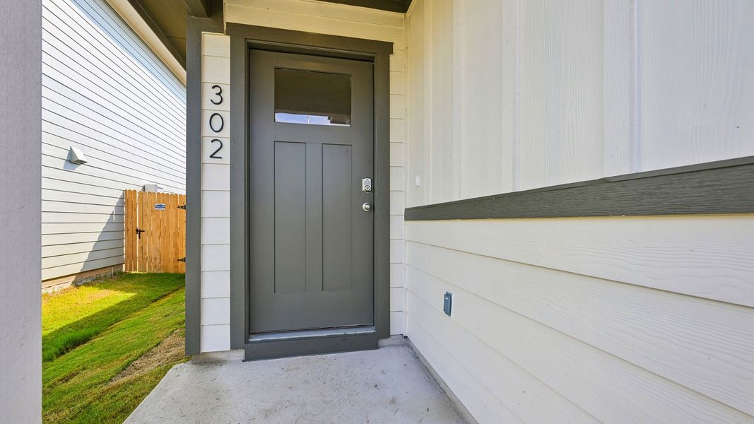 Exterior details and patio area of a home in Valverde, Bastrop (Image 4).
