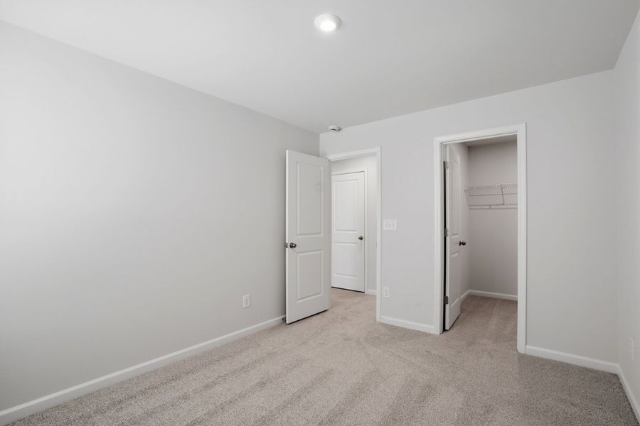 Spacious, unfurnished interior of a new home in Waxhaw Landing, Monroe (Image 21).