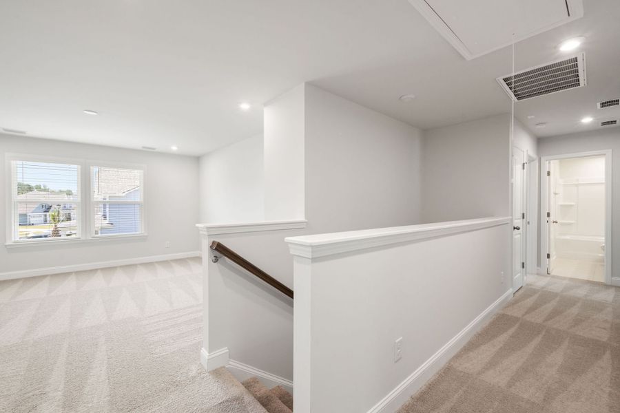 Spacious, unfurnished interior of a new home in Waterways, Richmond Hill (Image 31).