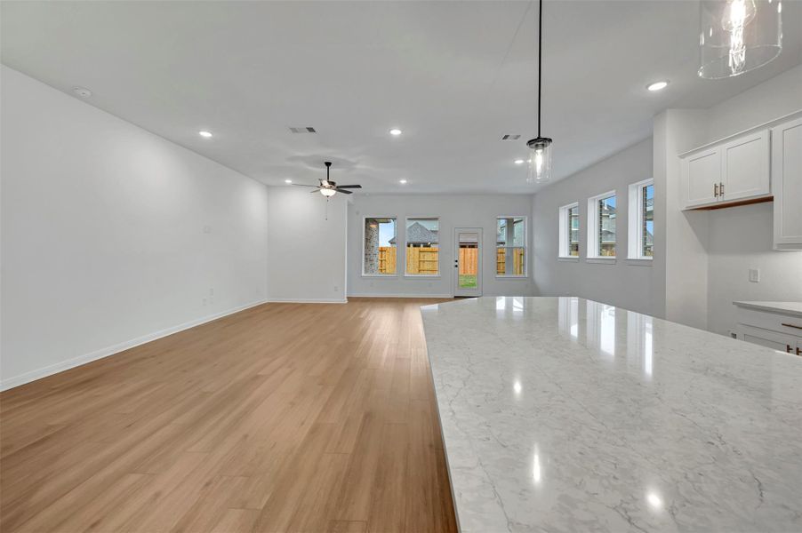 Spacious, unfurnished interior of a new home in The Grand Prairie 50’, Hockley (Image 22).