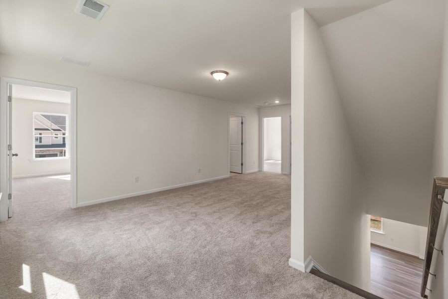 Spacious, unfurnished interior of a new home in Parker's Preserve, Ridgeville (Image 35).