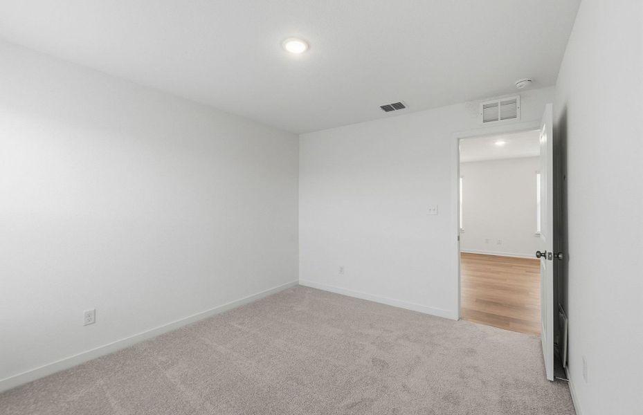 Spacious, unfurnished interior of a new home in Sunfield, Buda (Image 42).