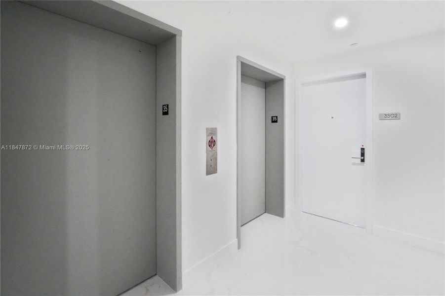 Spacious, unfurnished interior of a new home in Aria Reserve, Miami (Image 30).