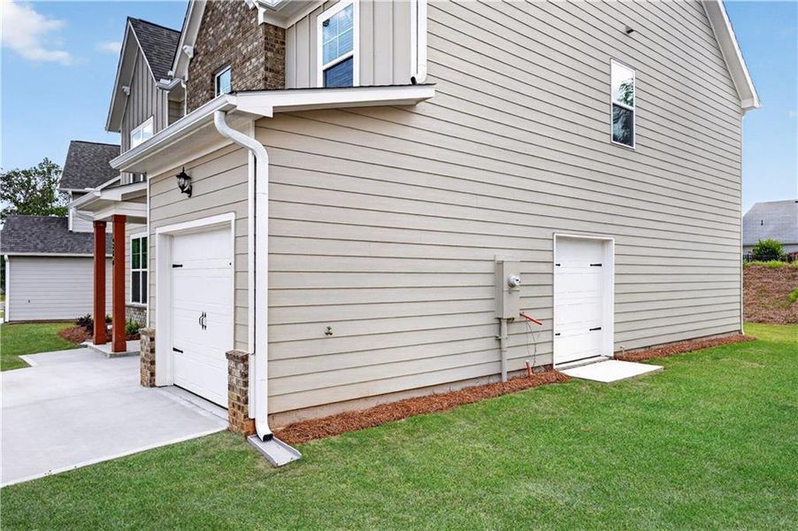 Exterior details and patio area of a home in , Villa Rica (Image 4).