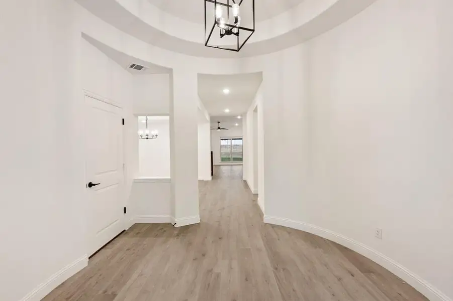 Spacious, unfurnished interior of a new home in Villages of Hurricane Creek, Anna (Image 15).