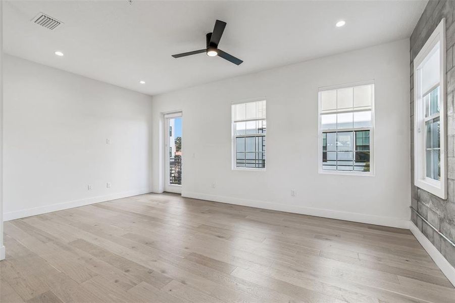 Spacious, unfurnished interior of a new home in , St. Petersburg (Image 48).