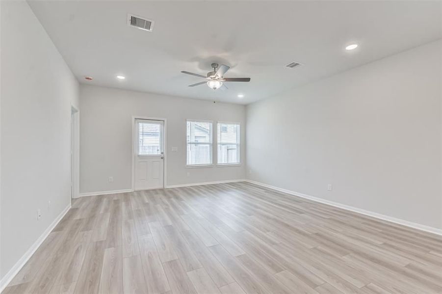 Spacious, unfurnished interior of a new home in Lakes at Black Oak, Magnolia (Image 41).