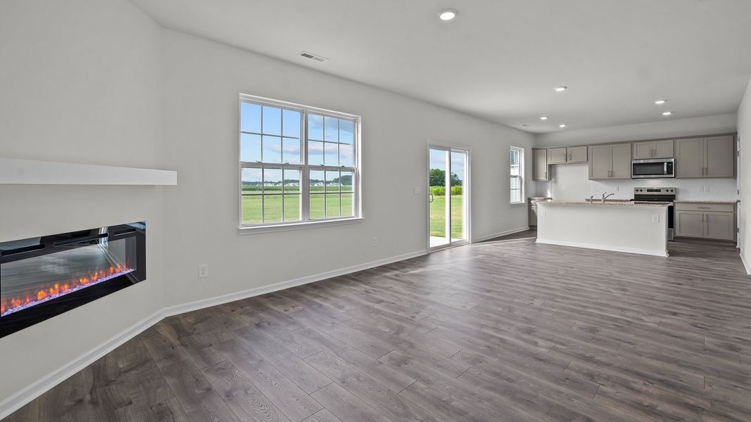 Spacious, unfurnished interior of a new home in Ridgewood Farms, Winterville (Image 8).