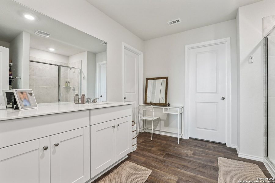 Furnished interior view inside a new home in The Links at River Bend, Floresville (Image 31). Furnished interior view inside a new home in The Links at River Bend, Floresville (Image 31).