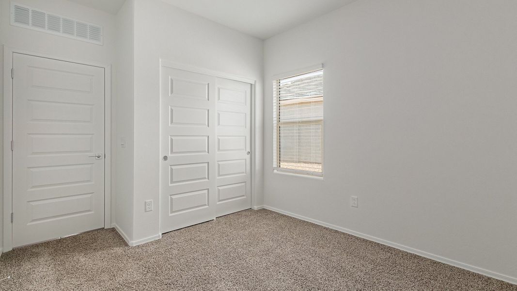 Spacious, unfurnished interior of a new home in Barnett Village, Marana (Image 37).