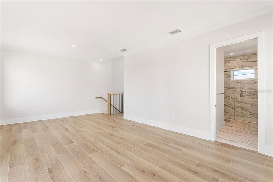 Spacious, unfurnished interior of a new home in , St. Petersburg (Image 27).