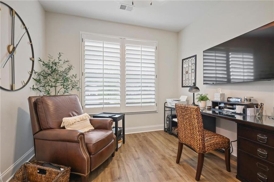 Furnished interior view inside a new home in , Dallas (Image 10).