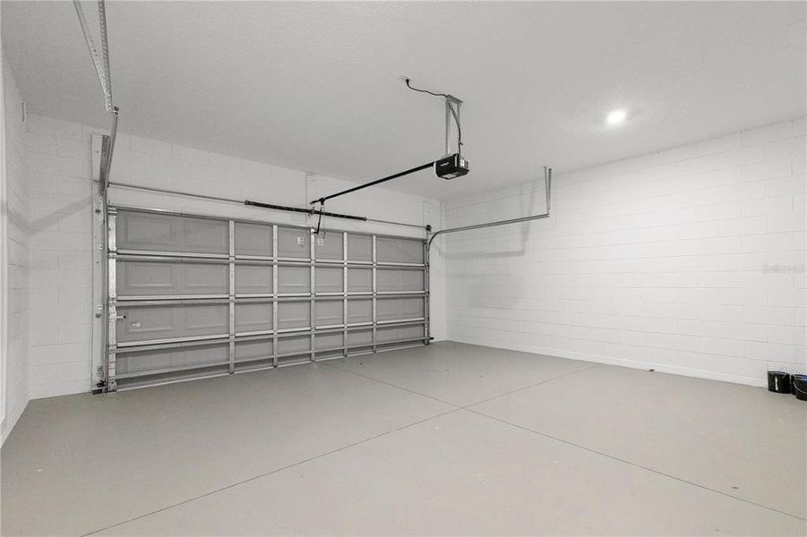 Spacious, unfurnished interior of a new home in , Orlando (Image 29).