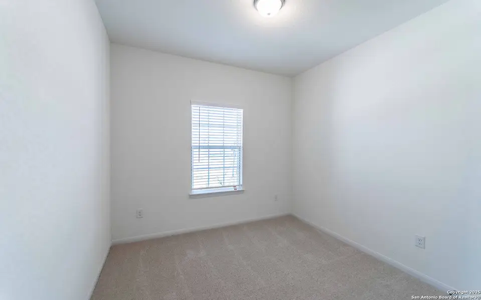 Spacious, unfurnished interior of a new home in Hennersby Hollow, San Antonio (Image 9). Spacious, unfurnished interior of a new home in Hennersby Hollow, San Antonio (Image 9).