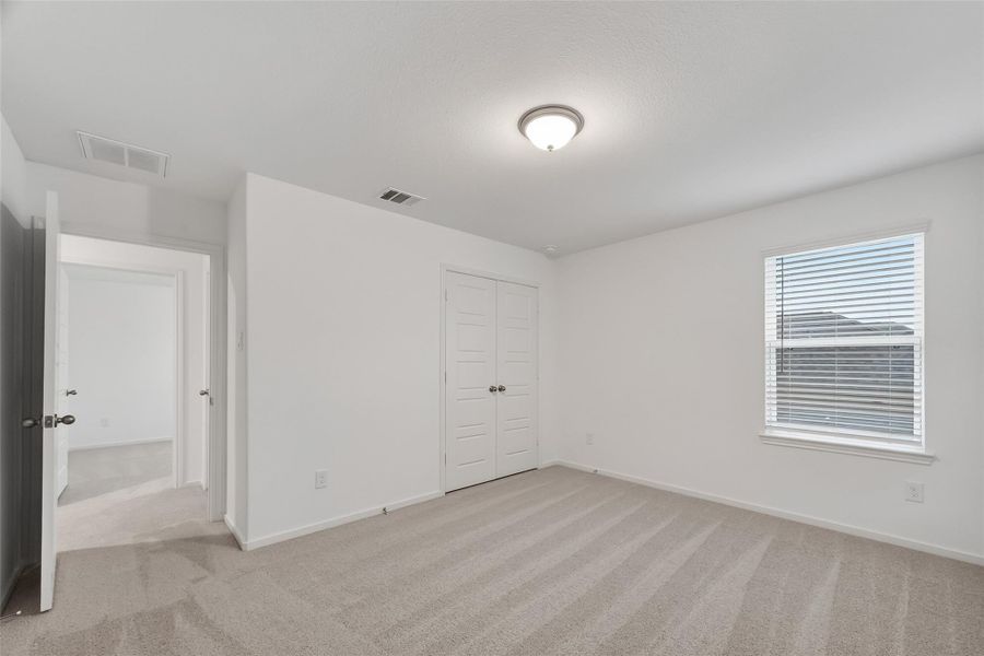 Spacious, unfurnished interior of a new home in Rollingbrook Estates, Baytown (Image 11).