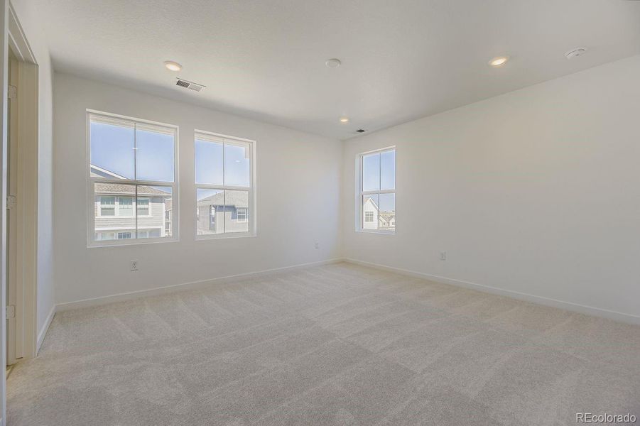 Spacious, unfurnished interior of a new home in , Thornton (Image 9).